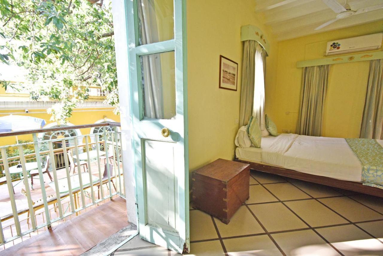 Hotel Villa Des Gouverneurs Пондичерри Экстерьер фото